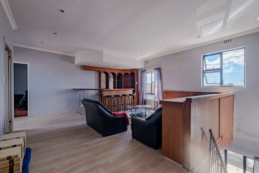 5 Bedroom Property for Sale in Lentegeur Western Cape